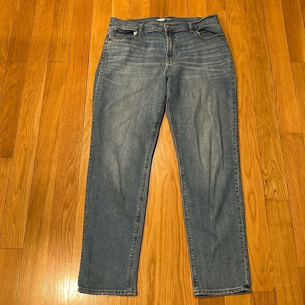 Old Navy women’s boyfriend mid-Rise jeans size 12 tall .